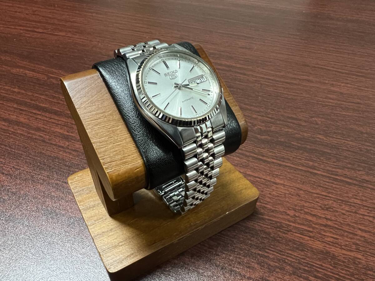 SEIKO セイコー セイコー5 7S26-3110 美品 シルバー文字盤 デイデイト 自動巻 メンズ 腕時計 純正ジュビリーブレス フルーテッドベゼル_画像6