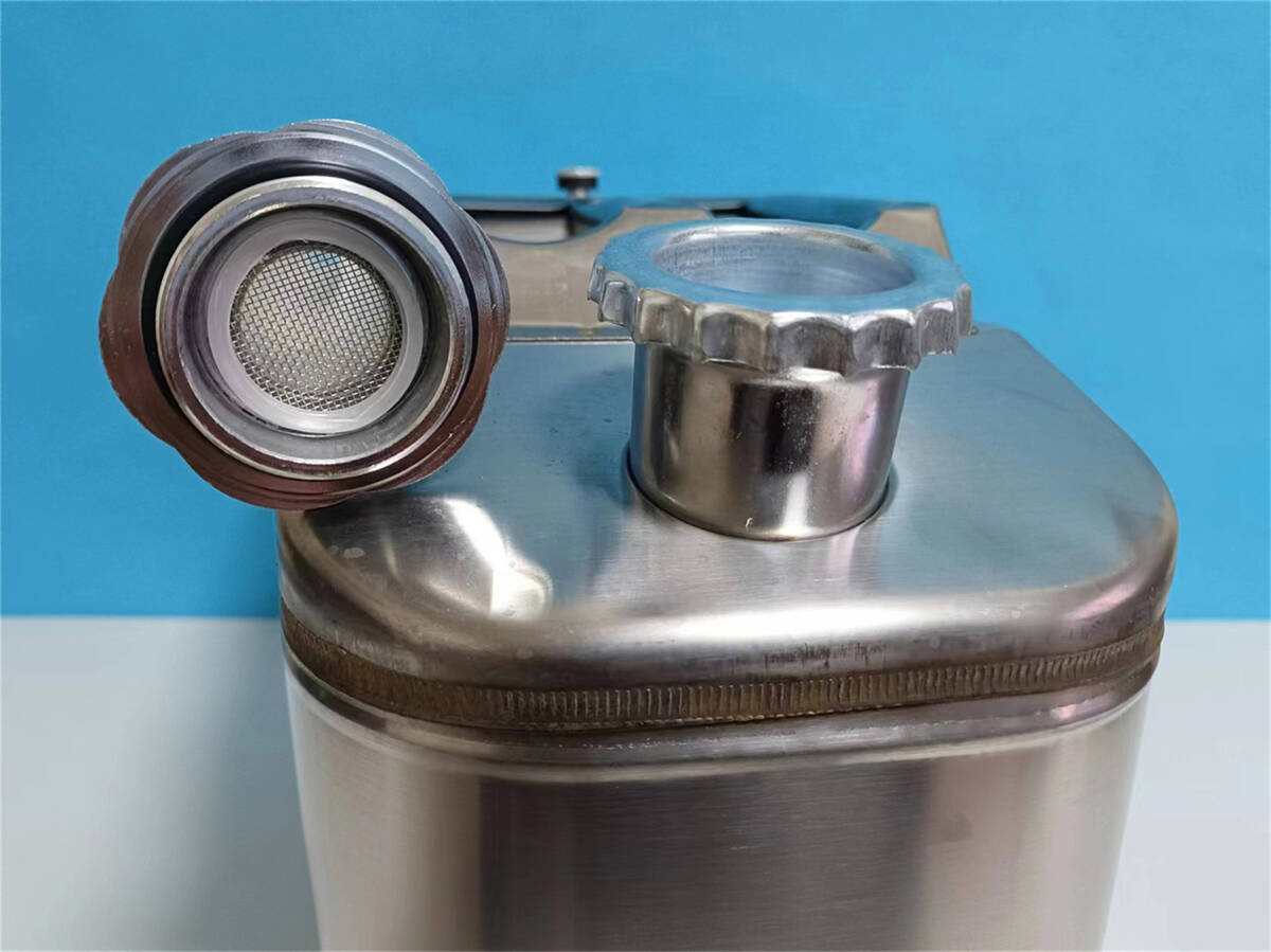 10L 軽油桶 灯油ガソリン タンク灯油缶携行缶 ステンレス鋼 縦型 シルバーの画像4