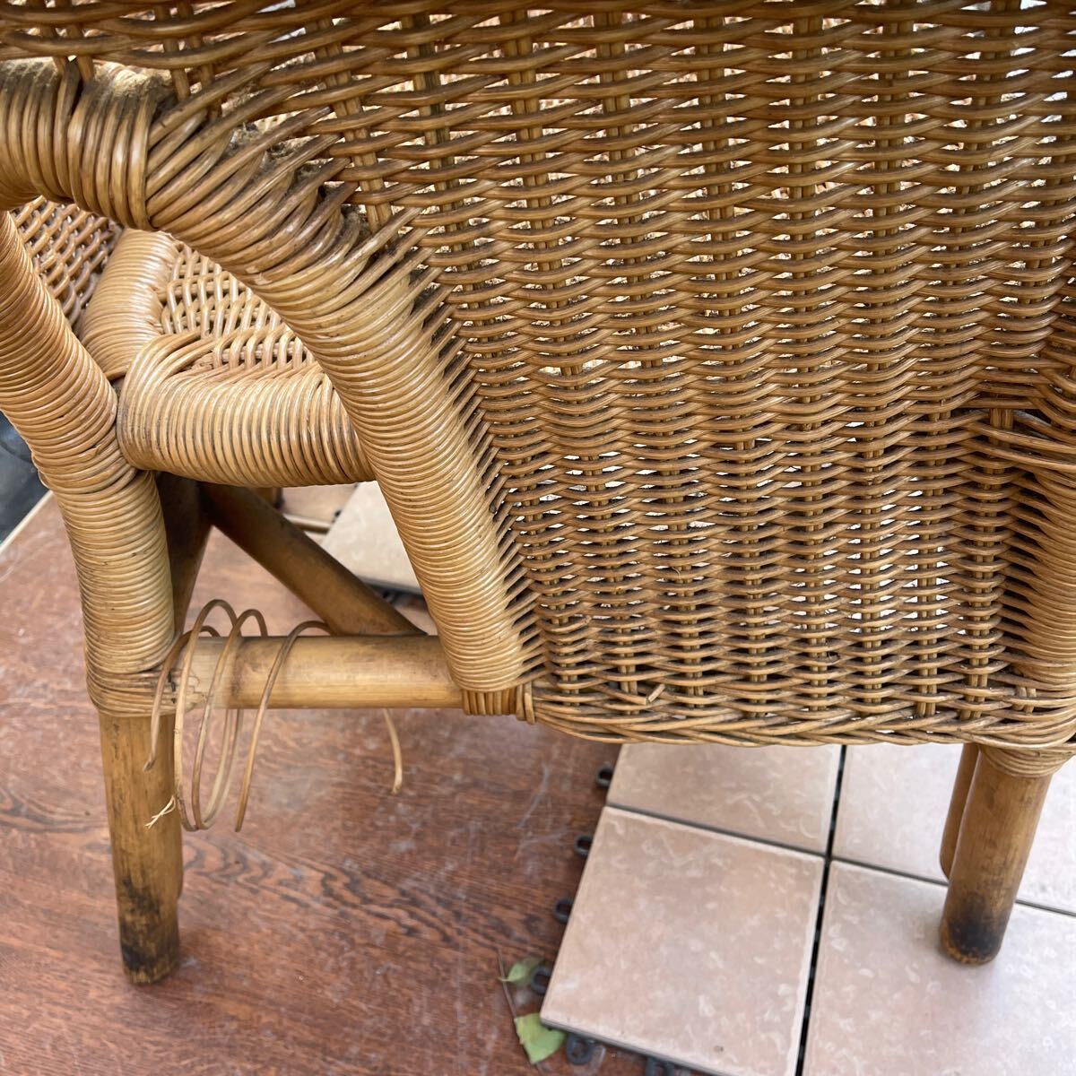  rattan arm chair - height approximately 105. width approximately 60. bearing surface under approximately 43.u-2