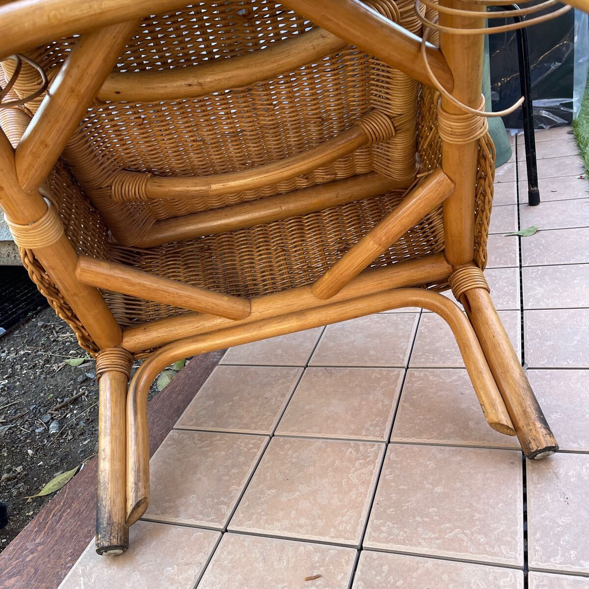  rattan arm chair - height approximately 105. width approximately 60. bearing surface under approximately 43.u-2