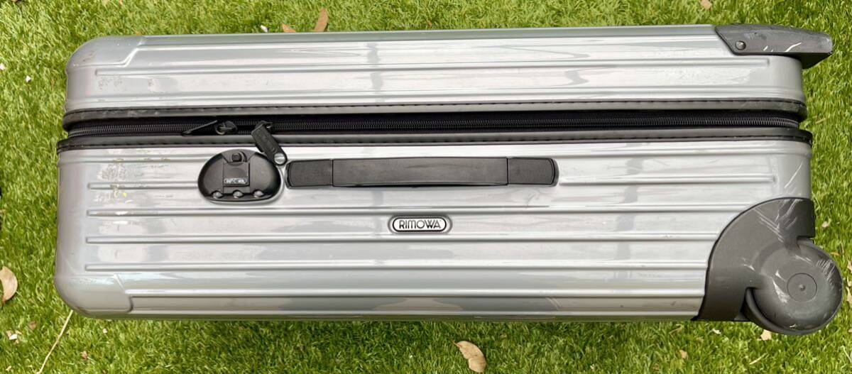 GWだよ！スーツケース RIMOWA サルサ 二輪モデル　シルバー　縦約64㎝　幅約42㎝　厚み約24㎝ キャリー長さ約　42㎝ケー８