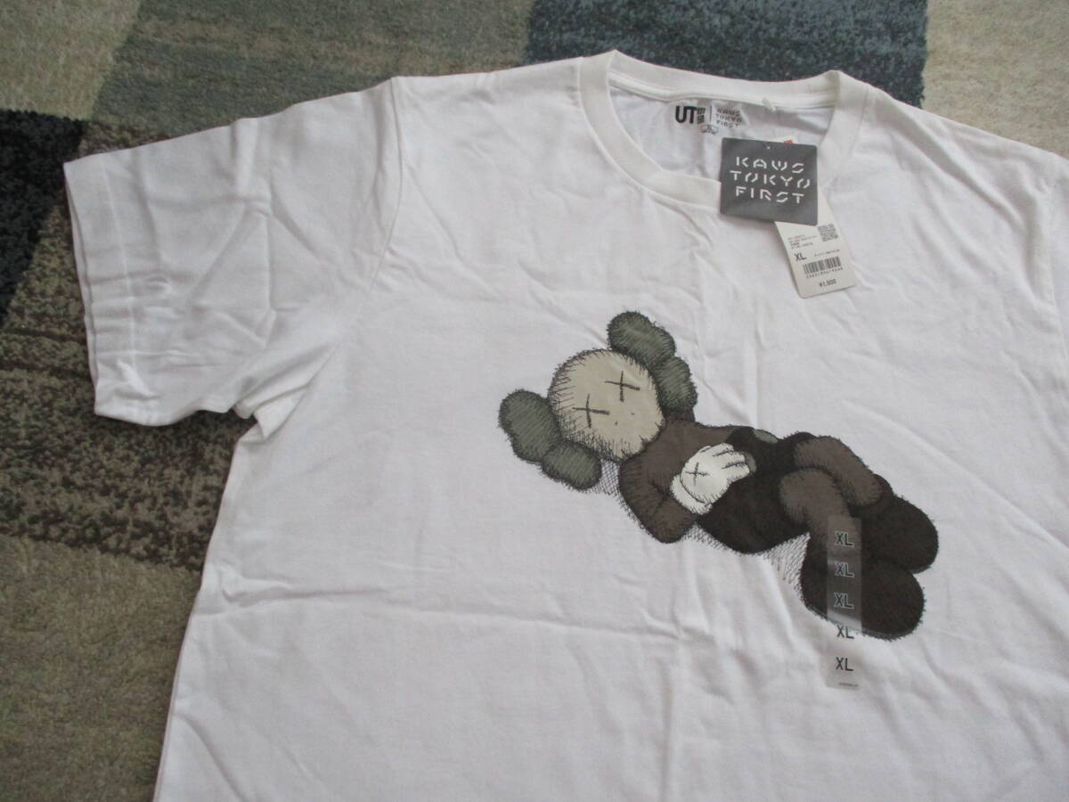 新品★UNIQLO ユニクロ*KAWS カウズ★半袖Tシャツ XL_画像4