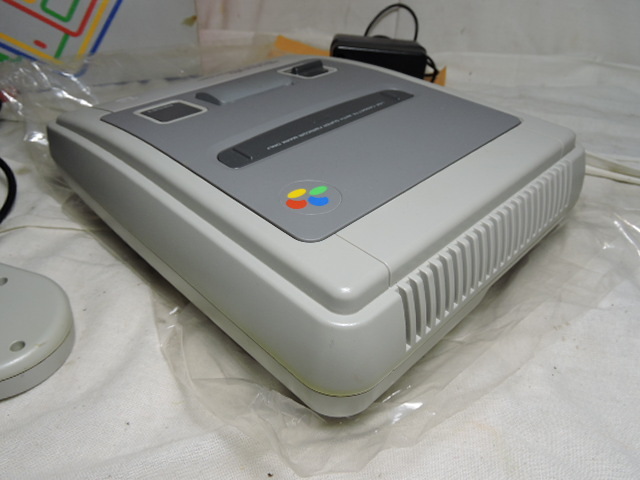任天堂 Nintendo スパーファミコンスーファミ 本体 SUPERFAMICOM 箱付き アダプター付 コントローラー2個 動作確認OK 中古の画像6