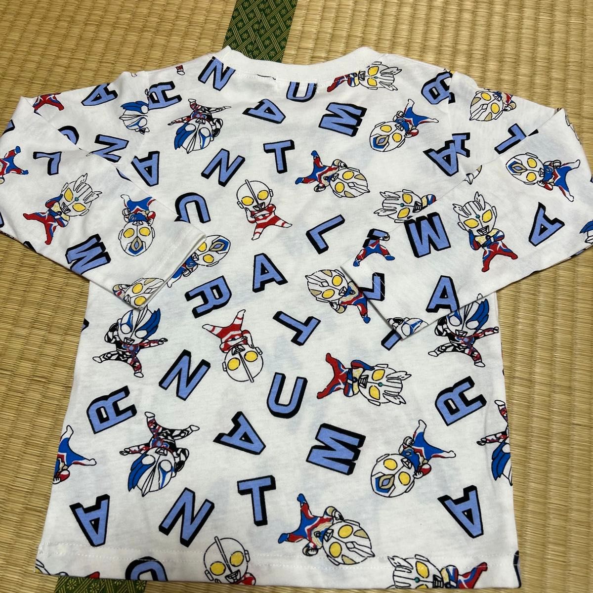 【新品】ウルトラマンブレーザー　長袖Tシャツ　ロンT　110