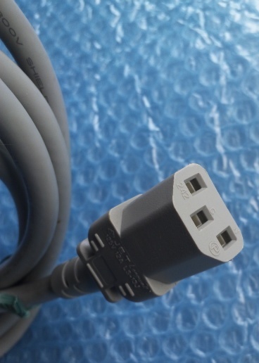 12A very thick power cord 2.5m about 