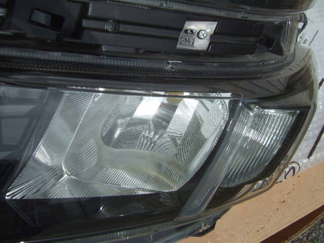 送料無料 トヨタ ヴォクシー ハイブリッド 前期 ヘッドライト 左 81150-28D01 ICHIKOH 28-229 ZWR80W ZRR80W 純正 LED ヘッドランプ Lの画像8