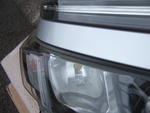 送料無料 トヨタ ヴォクシー ハイブリッド 前期 ヘッドライト 右 81110-28D21 ICHIKOH 28-229 ZWR80W ZRR80W 純正 LED ヘッドランプ Lの画像10