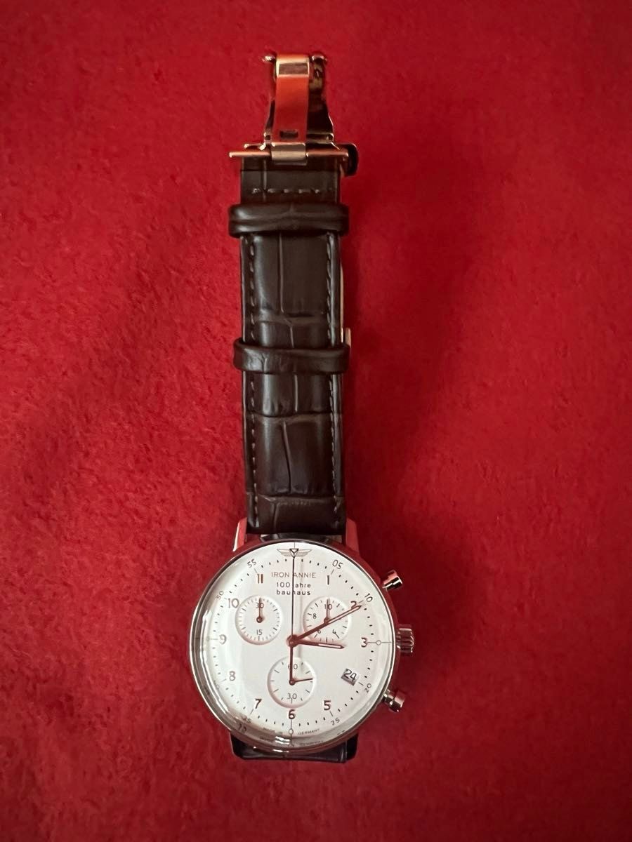 アイアン・アニー Bauhausバウハウス 100周年記念クォーツ・クロノグラフ腕時計（WH）
