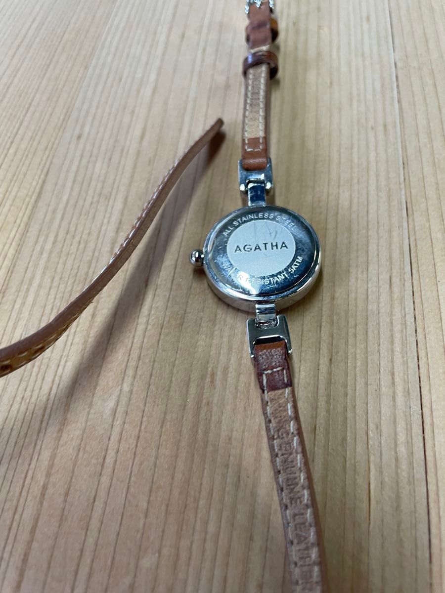 稼働品　4月に新品電池交換　AGATHAレディース腕時計 