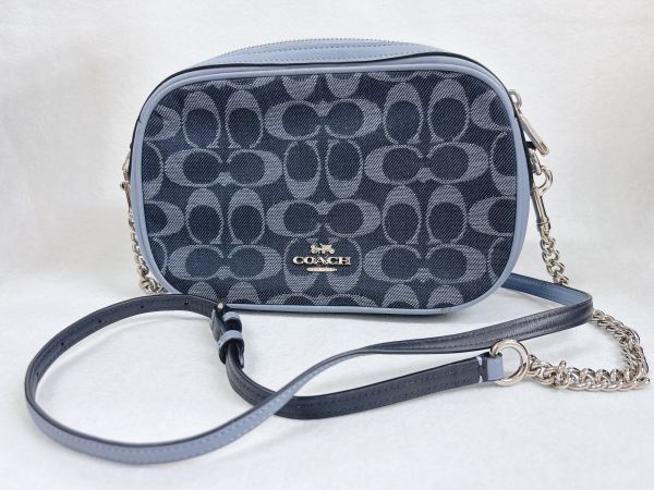 良品 COACH F25878 チェーン ショルダーバッグ シグネチャー デニム×レザー ブルー系 シルバー金具 斜め掛け レディース コーチ クロスの画像1