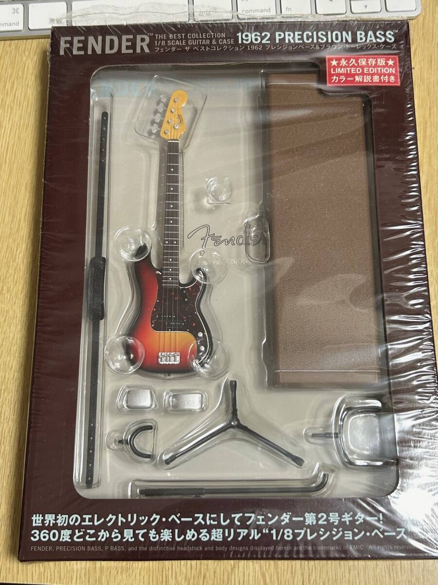 FENDER THE BEST COLLECTION 1/8 SCALE GUITER & CASE 1962 PRECISION BASS _画像1