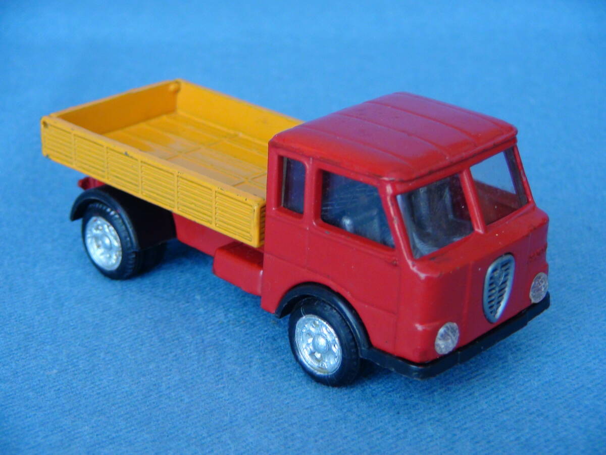 1970年頃古い伊ポリトーイ・ペニー1/66ランチア・エサデルタ２軸ダンプトラック・赤キャブ/黄色ダンプ部の画像5