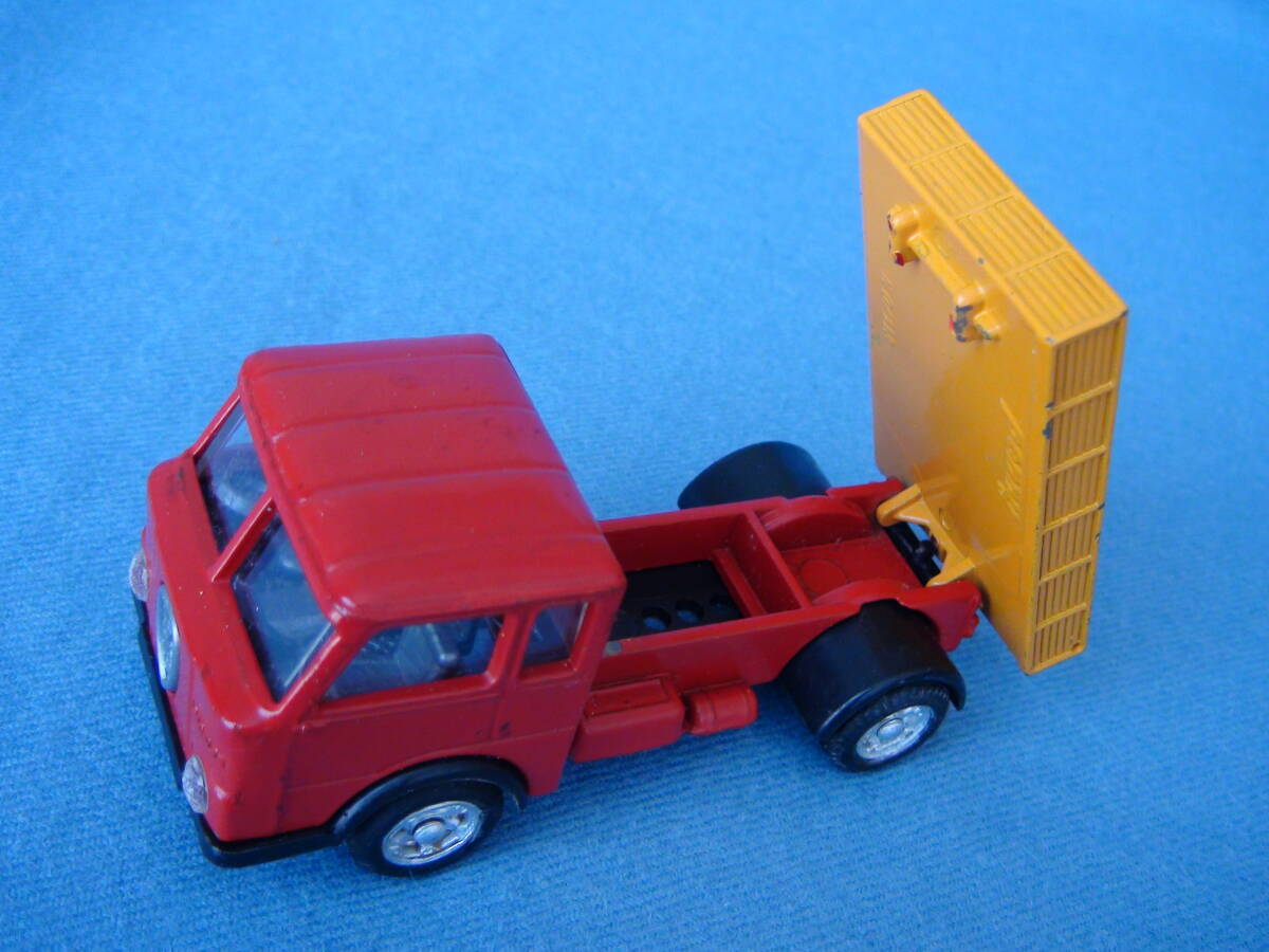 1970年頃古い伊ポリトーイ・ペニー1/66ランチア・エサデルタ２軸ダンプトラック・赤キャブ/黄色ダンプ部の画像7