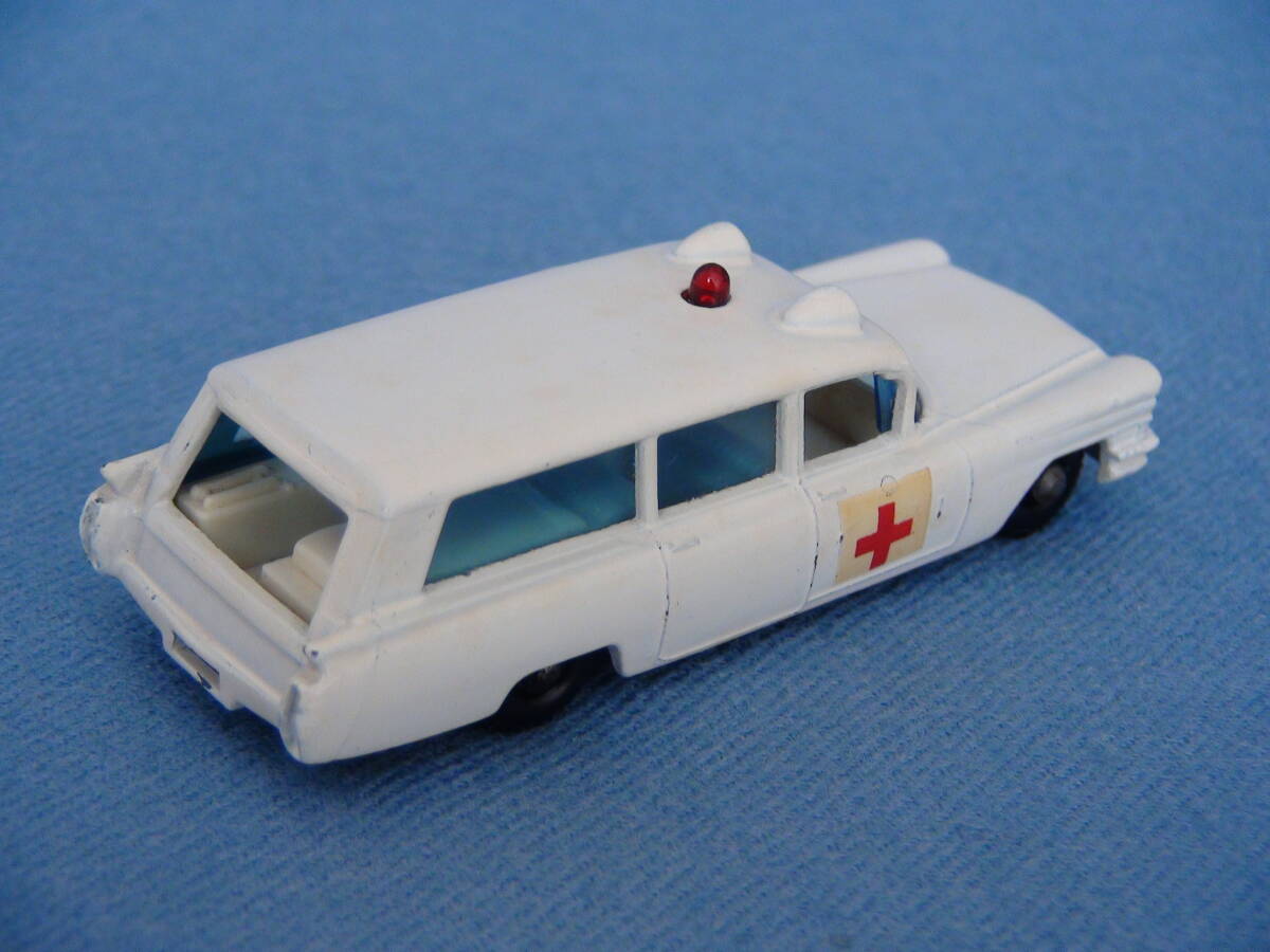 1960年代古い英マッチボックスNo54・キャデラックS&Sスーペリア救急車白・旧ホイール/美品の画像2