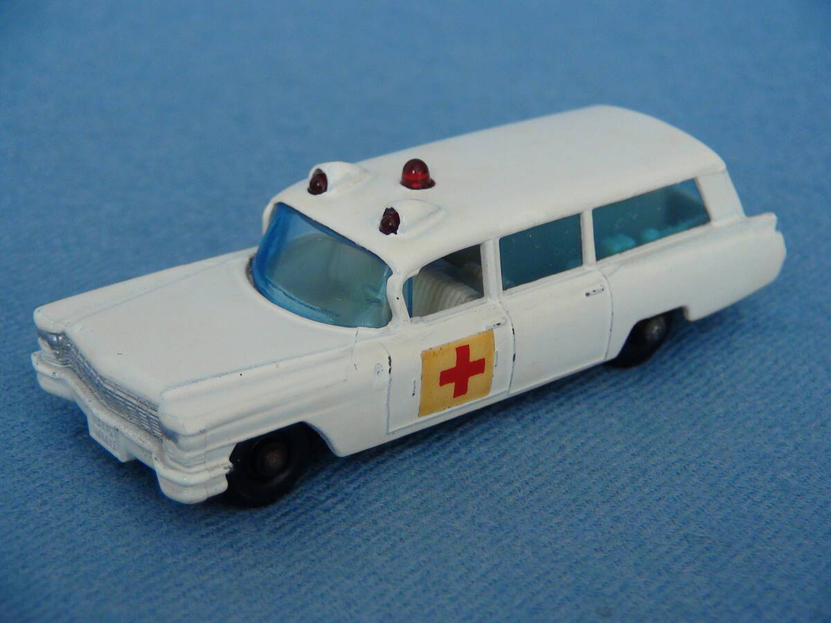 1960年代古い英マッチボックスNo54・キャデラックS&Sスーペリア救急車白・旧ホイール/美品の画像1