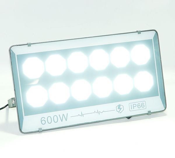 ♪最新 丸型COBチップ搭載 LED600W投光器 5台セット！薄型軽量 6000K 白色光 店舗/工場/駐車場の照明に！IP66防水！_画像6