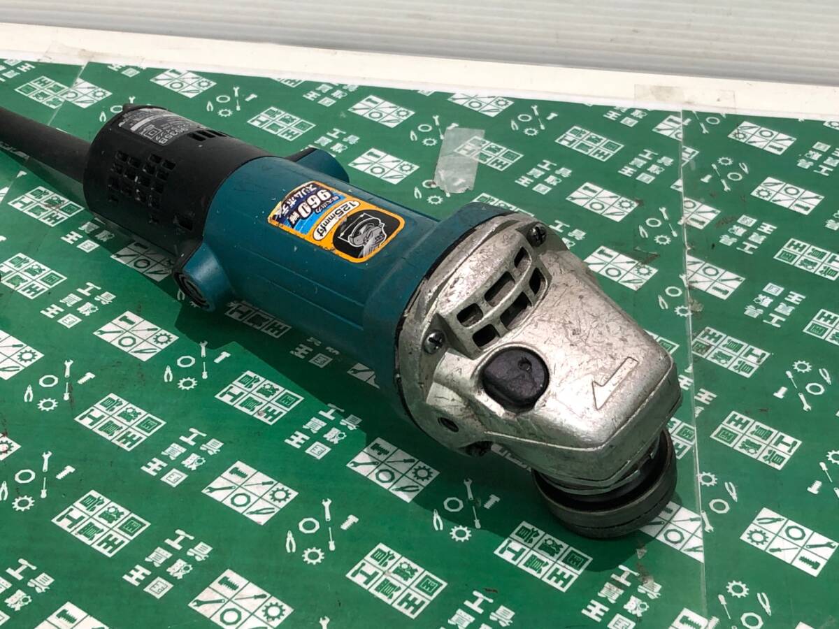 中古品 電動工具 makita マキタ 125mmディスクグラインダ 9535B 本体のみ、切断 研磨、鉄工 金属加工 IT3RKMI7PPOG_画像3