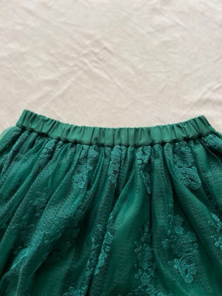美品　アーバンリサーチ　フレアスカート　チュールレース　植物刺繍　グリーン　春　夏　軽やか刺繍スカート　フリーサイズ