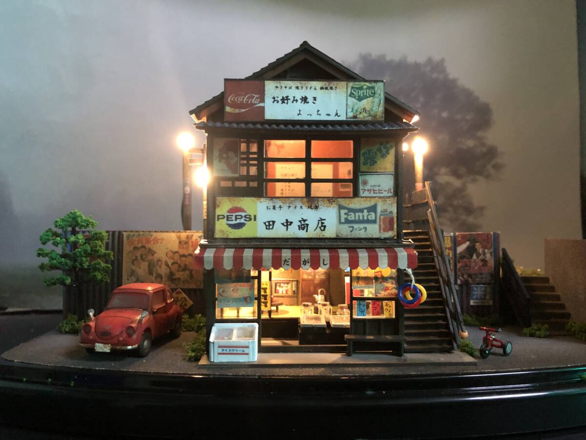 昭和レトロな駄菓子屋 二階お好み焼き屋 スバル360 LEDライトアップ 自作ジオラマ完成品 ケース付 店名変更可能ですの画像8