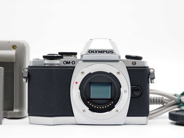 オリンパス Olympus OM-D E-M10 16.1MP Digital Camera Silver Body[美品]#Z1104A_画像1