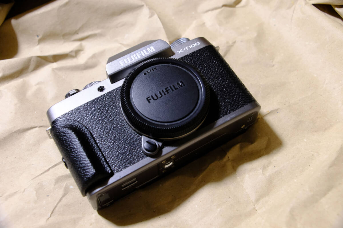 FUJIFILM X-T100 ( dark silver ) metal vertical handgrip attaching 