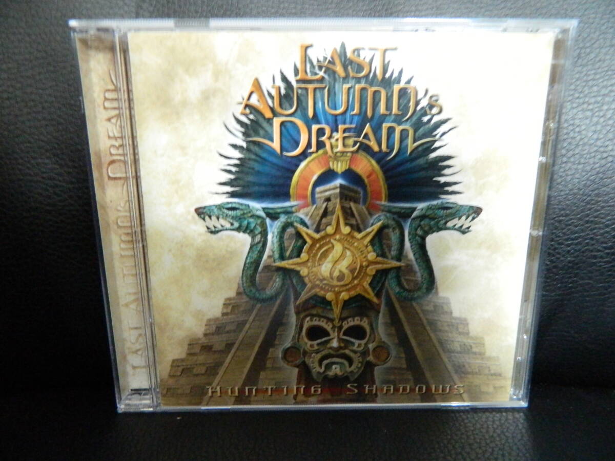 (8)  LAST AUTUMN'S DREAM  /   HUNTING SHADOWS     日本盤    ジャケ傷み、日本語解説 経年の汚れありの画像1