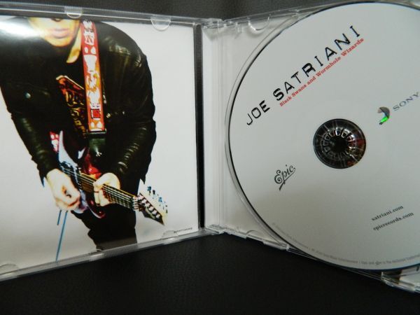 (17)  Joe Satriani  / BLACK SWANS AND WORMHOLE WIZARDS   輸入盤  ジャケ、経年の汚れあり  の画像2