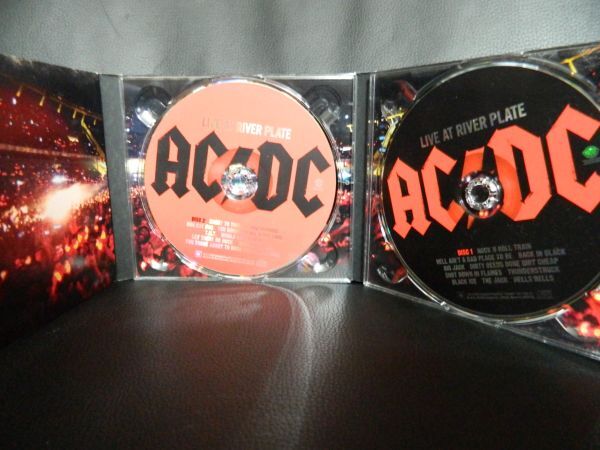 (38)　 AC/DC　　 /　　LIVE AT RIVER PLATE　　 　輸入盤　　２枚組　デジパック仕様、ジャケ、経年の汚れあり_画像2