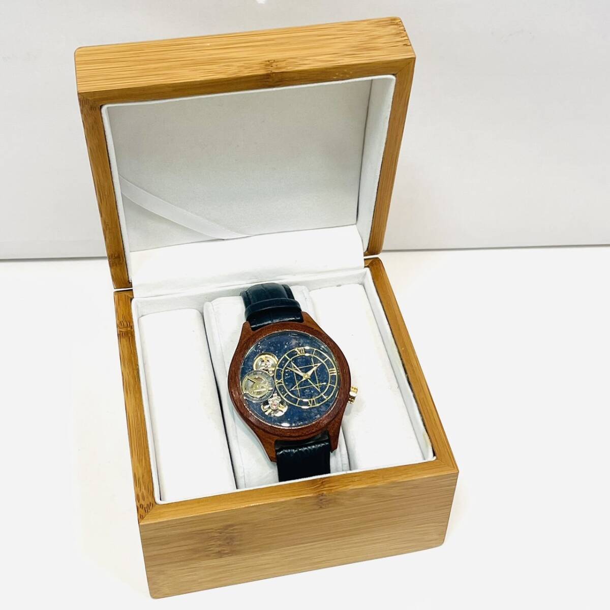 【B14264KM】現在稼働品 美品 NOZ ノズ ラピスラズリ 天然木 腕時計 316L 自動巻き ウォッチ 木箱 ブルー ネイビー ウッド 茶色 天然石の画像9