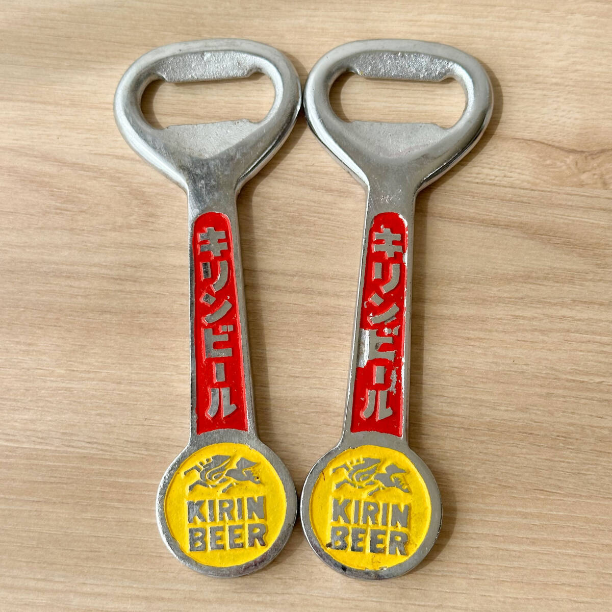 E136 当時物 キリンビール 栓抜き 2本セット 金属 全長約16cm KIRIN BEER 昭和レトロ_画像2