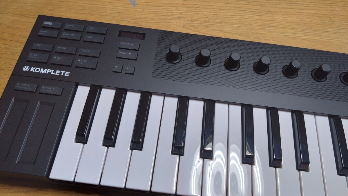 Native Instruments KOMPLETE KONTROL M32