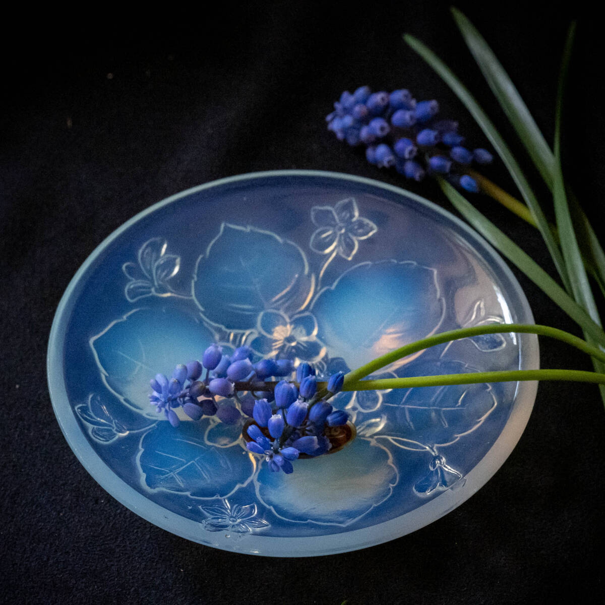 極美品 送料無料 Sabino サビノ スミレ フラワー 花 ボウル オパールセント プレート 皿 アンティーク ガラス フランスの画像1