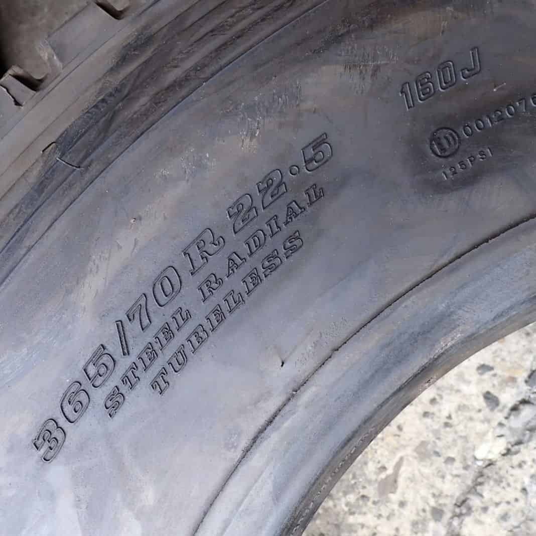 イボ付き 冬 2本SET 会社宛 送料無料 365/70R22.5 160 TB ダンロップ SP090 地山 ローダー 除雪機 重機各種 スタッドレスタイヤ NO,E9252_画像6