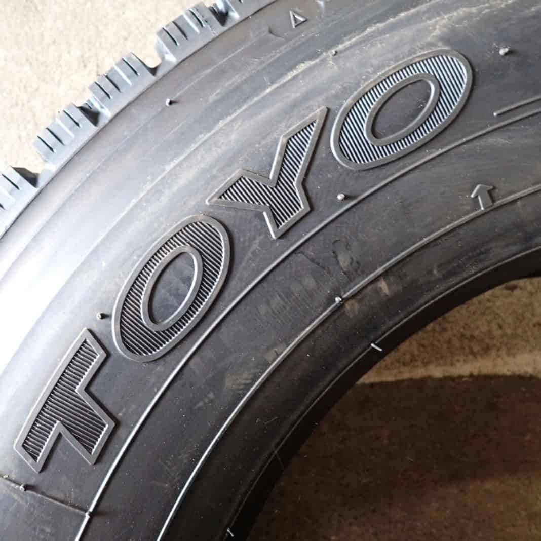 冬 新品 2023年製 4本SET 会社宛 送料無料 245/70R19.5 136/134 TB トーヨー M919 地山 低床 大型トラック 増トン車 効き重視 NO,E9268_画像4