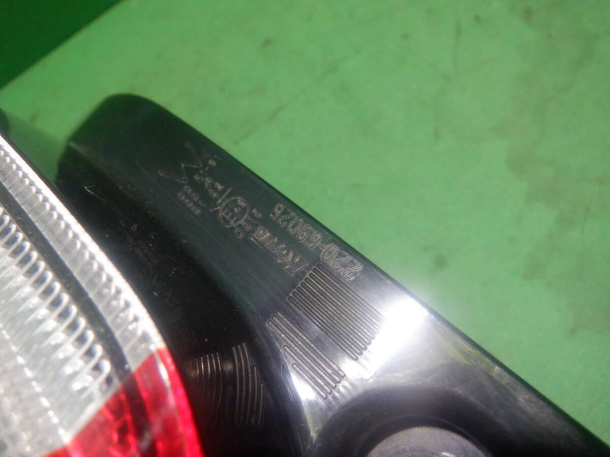 (D) Toyota Passo M700A/M710A оригинальный левый задний фонарь KOITO 220-69026