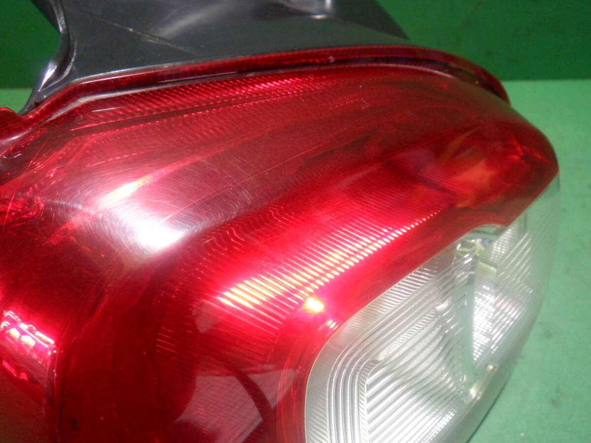 (D) Toyota Passo M700A/M710A оригинальный левый задний фонарь KOITO 220-69026