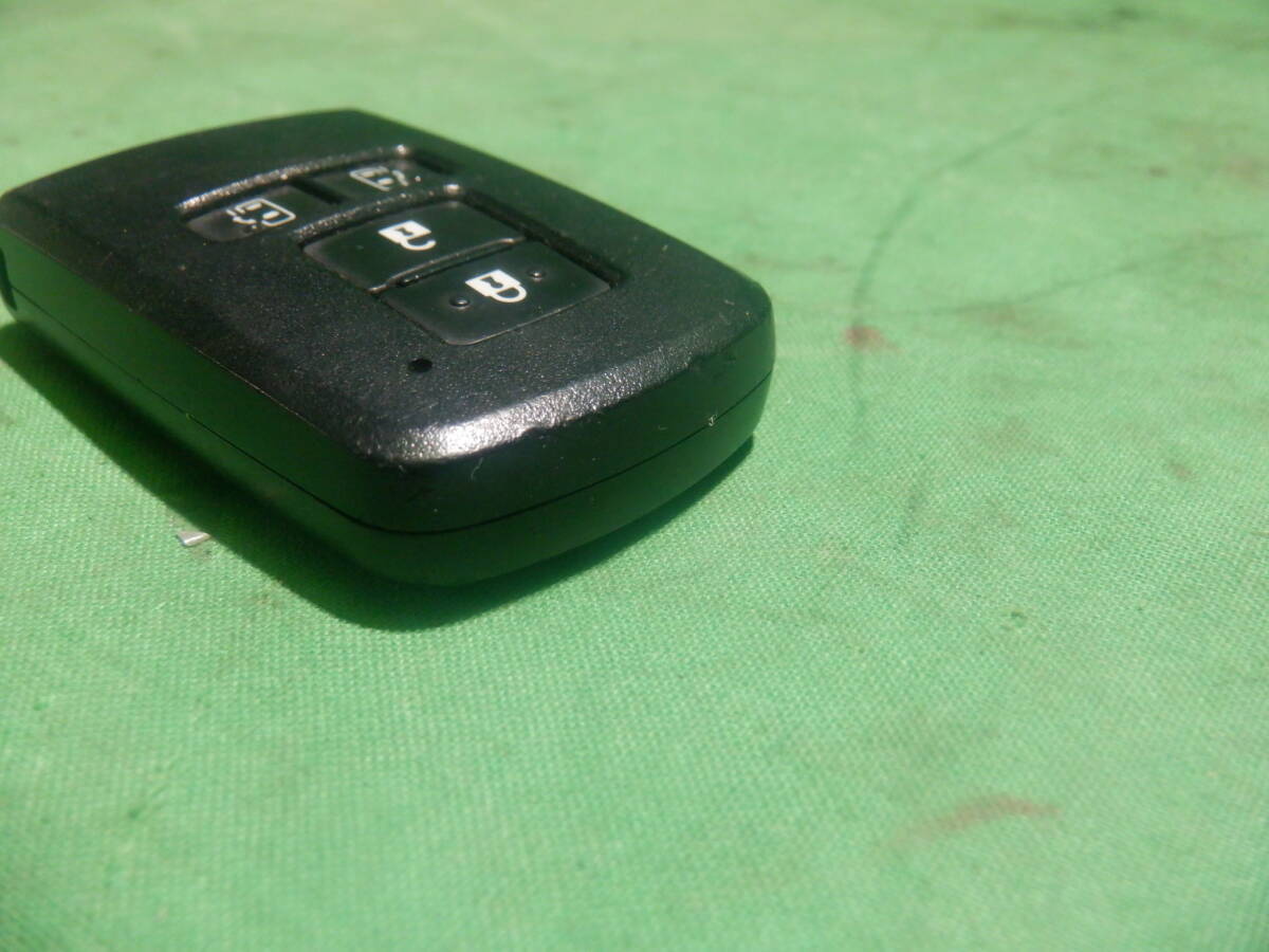 （*）トヨタ ヴォクシー ZRR85G/ZRR80 純正 鍵 キーレス スマートキー 001-A00733 ※電池無の画像5