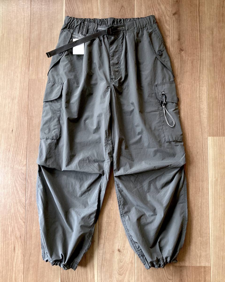 希少カラー and wander / 撥水 リップ素材 oversized cargo pants / gray / size L / アンドワンダー ワイドシルエット カーゴ パンツ_画像1