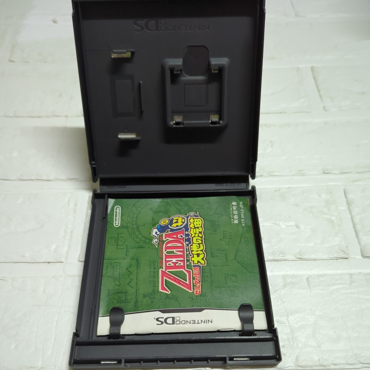 【DS】 ゼルダの伝説 大地の汽笛 空箱です。ソフトなし。取扱説明書付 6の画像3