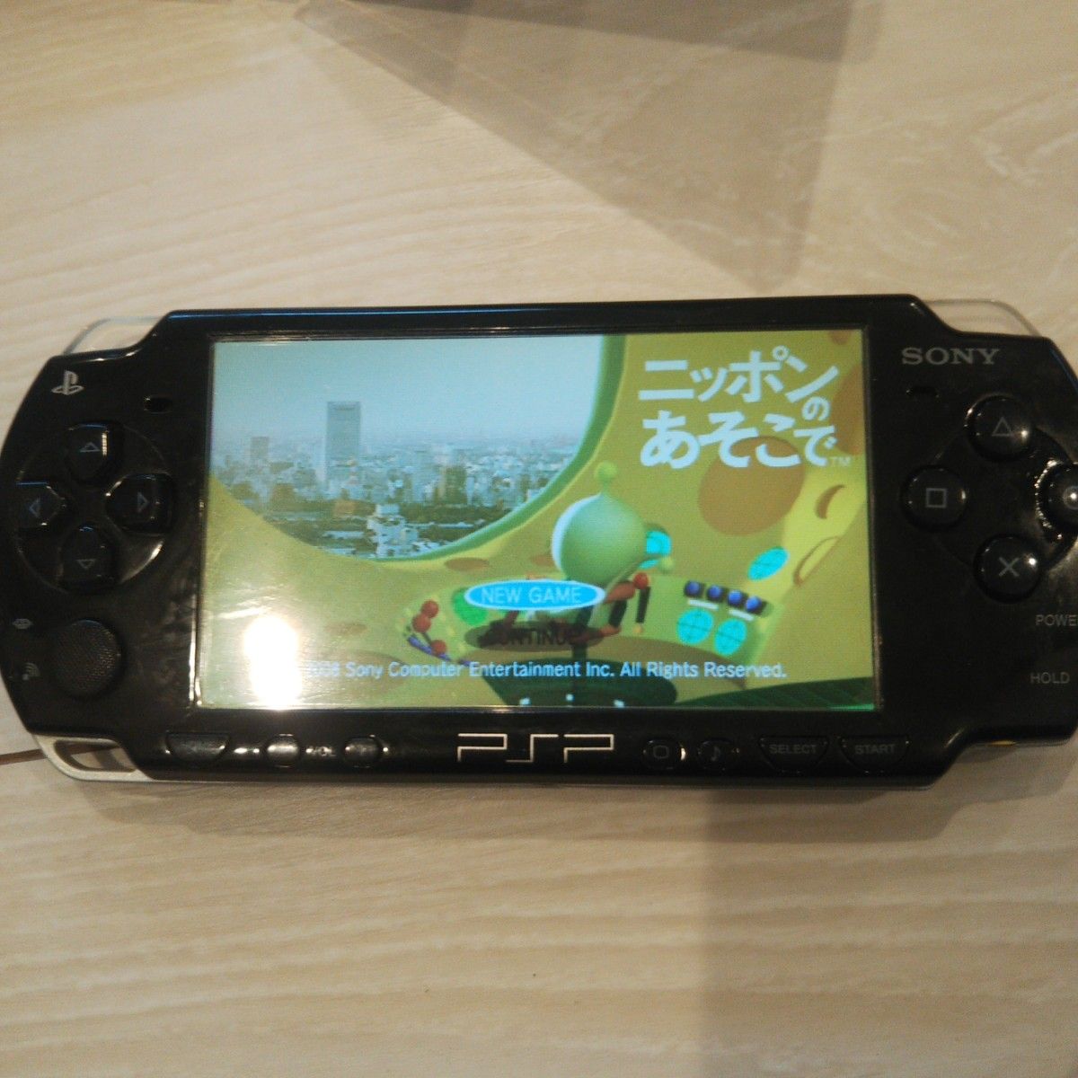 超美品 psp2000本体。黒。新品バッテリー、ゲーム、メモリー、充電器付き♪動作OK。除菌済み