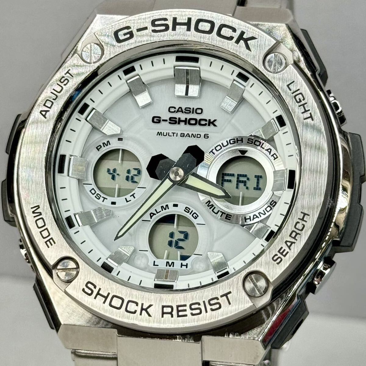 極美品 G-SHOCK GST-W110D-7AJF Gスチール/G-STEELタフソーラー 電波受信 電波ソーラー マルチバンド6 メタルバンド ホワイト アナデジの画像1