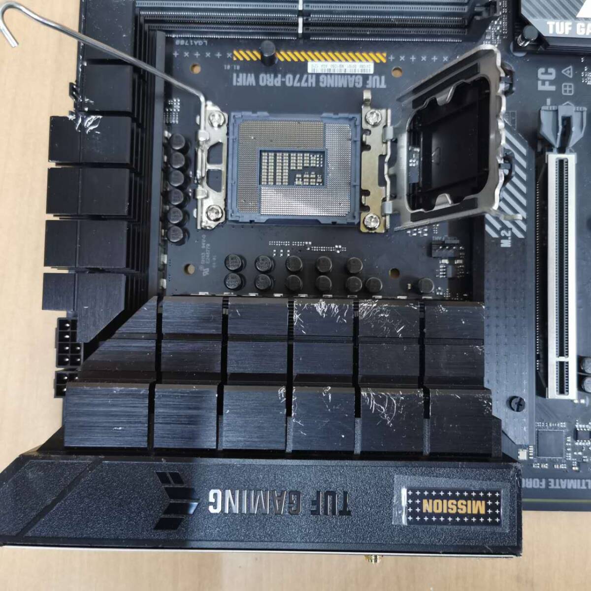 ASUS TUF GAMING H770-Pro WIFI/ATXマザーボード/(LGA1700)INTEL12,13世代CPU対応/PCパーツ DIY 修理材料★動作未確認・ジャンク★現状渡し_画像5