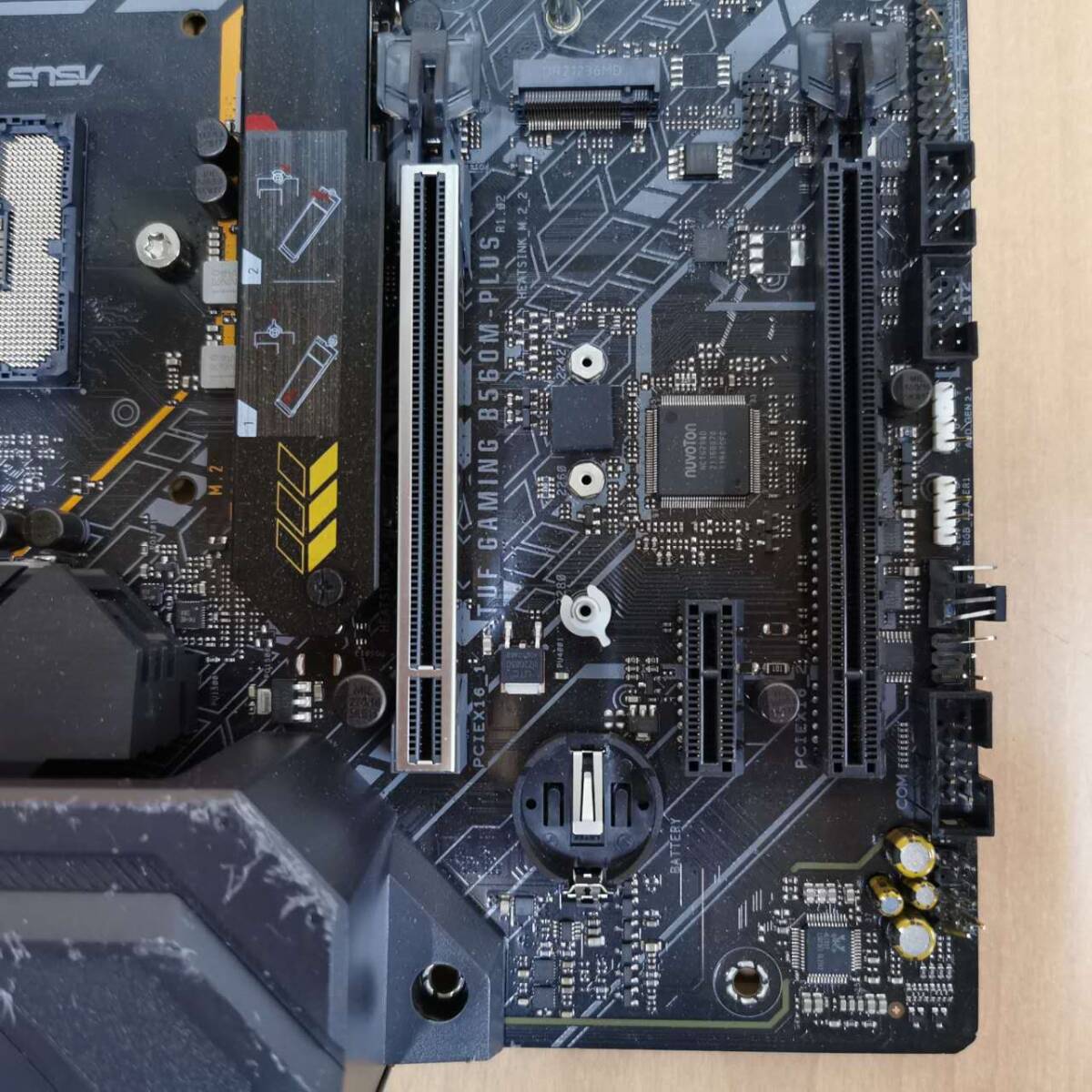 ASUS TUF GAMING B560M-PLUS DDR4/ATXマザーボード/(LGA1200)INTEL10・11世代CPU対応/PCパーツ DIY 修理材料★動作未確認・ジャンクの画像2