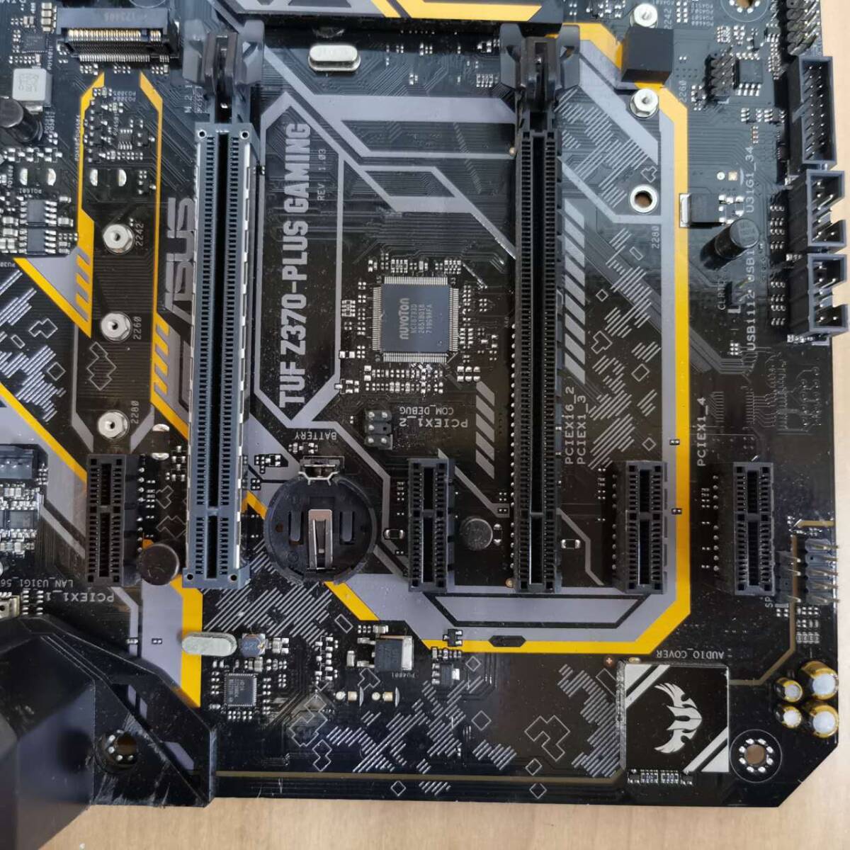 ASUS TUF Z370-PLUS GAMING/ATXマザーボード/ (LGA1151)INTEL第8,9世代CPU対応/PCパーツ DIY 修理材料★動作未確認・ジャンクの画像2