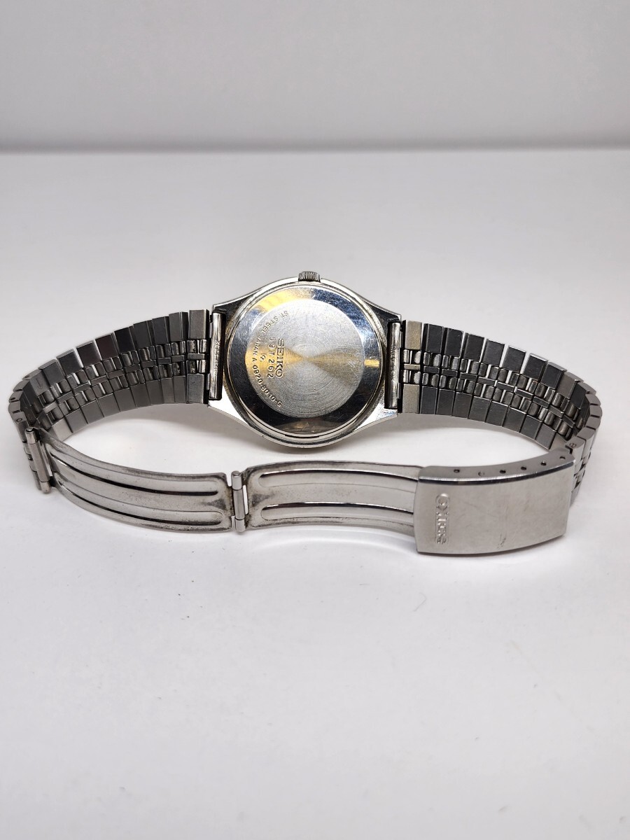 SEIKO / セイコー クオーツ 0920-8010 黒×ゴールド文字盤 メンズ 腕時計 電池交換済み_画像9