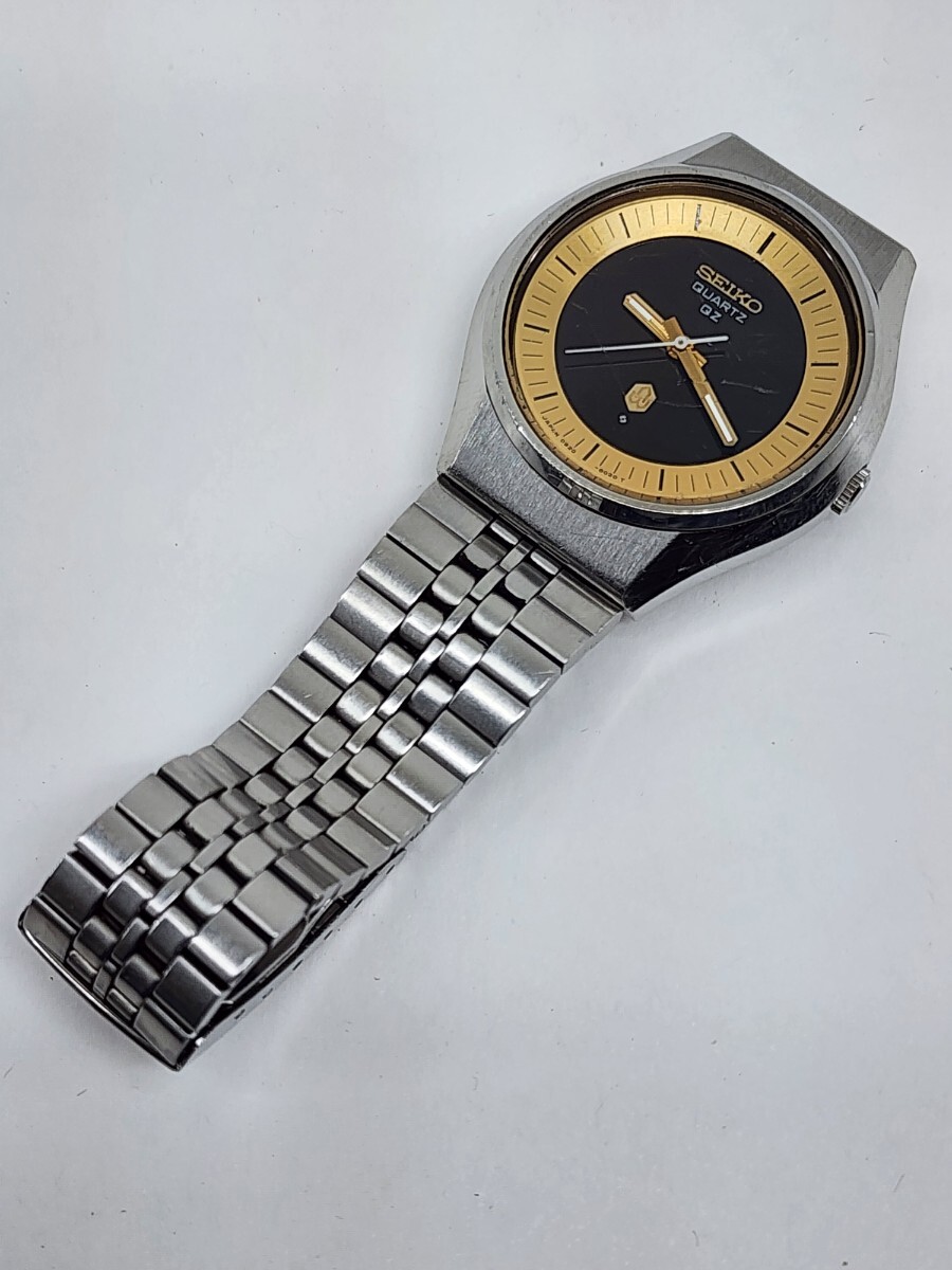 SEIKO / セイコー クオーツ 0920-8010 黒×ゴールド文字盤 メンズ 腕時計 電池交換済み_画像4