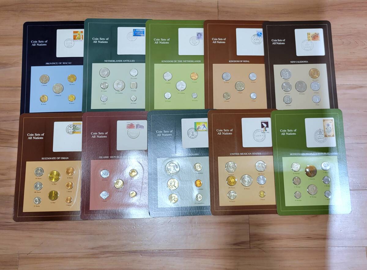 【3621】coin sets of ALL Nations 世界国々の貨幣セット 28枚 箱 マレーシア モロッコ 他 多数の画像3