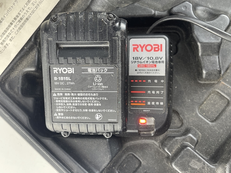 1円～ RYOBI リョービ インパクトドライバ 充電器 UBC-1801L バッテリー2個 B-1815L ビットケース付 コードレス式 18v BID-1805_画像5
