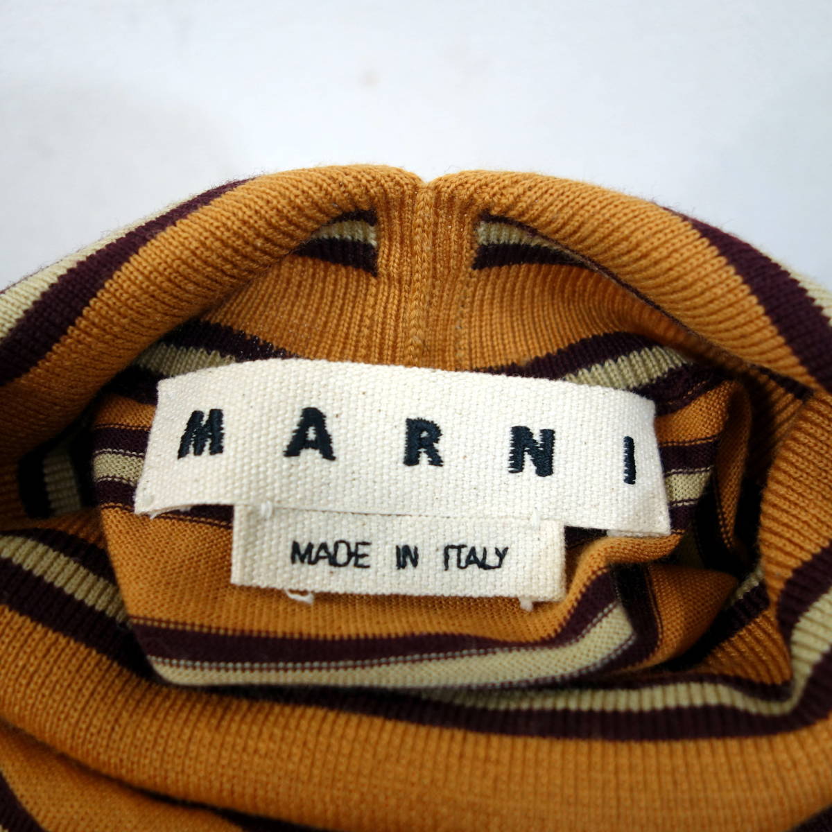 【美品】マルニ　ボーダーハイネックニット　MARNI　サイズ４４（Ｓ相当）　オレンジ茶ベージュ赤