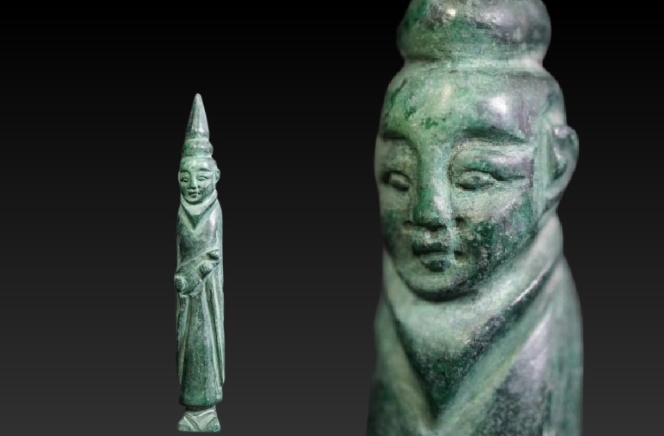 D4578-2 中国古玩 緑砡石 翡翠 春秋 国士像 仏像_画像1